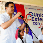 Roberto Ángel Salcedo juramentó en la Unidad Externa con Luis al regidor y vicepresidente del Consejo de Regidores de Palo Alto, en Barahona.
