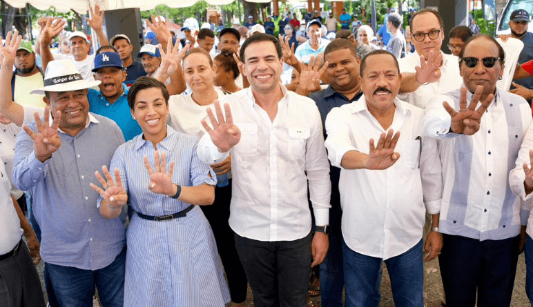 Roberto Ángel Salcedo juramentó en la Unidad Externa con Luis al presidente del PRM al la Sala Capitular de Guayubín.