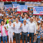 Roberto Ángel Salcedo, miembro de la Dirección Ejecutiva del PRM, juramentó en la Unidad Externa con Luis a la exgobernadora del PLD en Dajabón, Esther Ramírez.