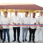 El presidente Luis Abinader inauguró el Muelle turístico y pesquero Cabeza de Toro, junto con el director ejecutivo Jean Luis Rodríguez.