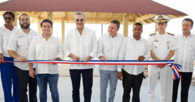 El presidente Luis Abinader inauguró el Muelle turístico y pesquero Cabeza de Toro, junto con el director ejecutivo Jean Luis Rodríguez.
