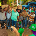 Carlos Guzmán dio inicio a la construcción de una cancha deportiva y un parque recreativo en el Barrio 26 de Enero, en Los Guaricanos.