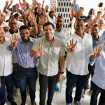 Miembro del CC del PLD y precandidato a alcalde en el distrito Municipal de San Luis, y otras destacadas figuras se juramentaron en el PRM.
