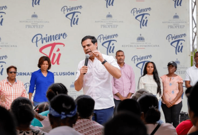 Roberto Ángel, director de Propeep, aseguró que Luis Abinader está enfocado en romper el círculo de pobreza en SDE, Monte Plata y del país.