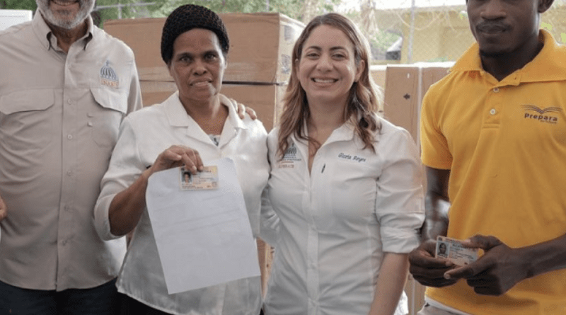 El Gobierno dominicano distribuyó 514 artículos del hogar, beneficiadas 297 familias de las más afectadas por el disturbio tropical del...