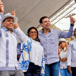 El miembro de la Dirección Ejecutiva del PRM, Roberto Ángel Salcedo, juramentó en esa organización política a la regidora Gabriela Quezada.