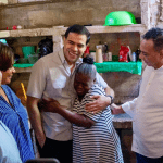 Roberto Ángel continúa con la reparación y remozamiento de viviendas en el municipio Yamasá, provincia Monte Plata, afectadas por los...