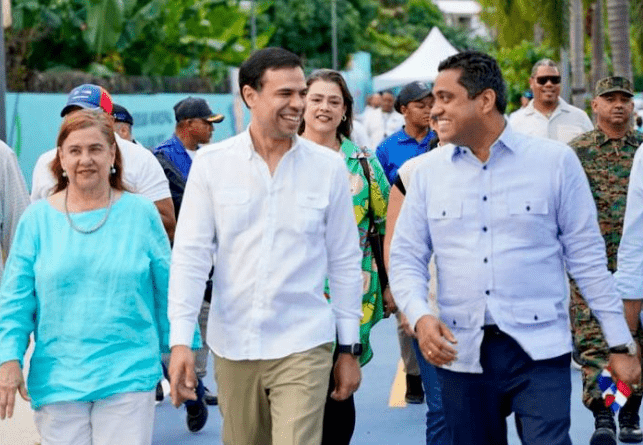 El director de Propeep y el alcalde de La Vega entregaron un Paseo de Los Colores, con más de seis mil metros cuadrados de arte público.