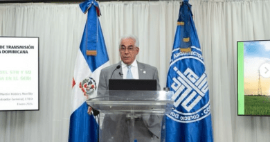 Martín Robles Morillo, administrador de ETED, ofreció la conferencia “La evolución del sistema de transmisión nacional y su importancia en...
