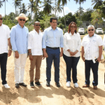 El ministro David Collado dejó iniciados los trabajos de reconstrucción de vías en el distrito municipal de Arroyo Barril, en Samaná...