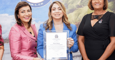 Dictan la conferencia “El Empoderamiento de la Mujer, Desafíos, Avances y Oportunidades”, impartida por Gloria Reyes, directora general del..