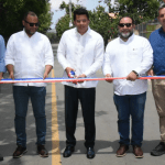 El ministro de Turismo inauguró la reconstrucción del camino Belarmino Ramírez desde Mata de Cadillo hasta Jumunuco, en Jarabacoa.