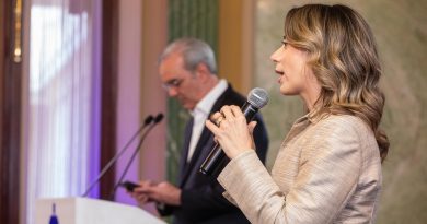 Abinader anuncia “La Brisita Navideña” y entrega de tarjetas de RD$1,500 que impactarán a 2. millones de familias desde el 4 de diciembre