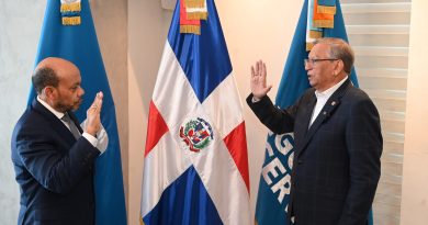 Aguilera juramenta a Luis Valdez como nuevo vicepresidente ejecutivo de Seguros Reservas