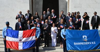 Banreservas deposita ofrenda floral en el Altar de la Patria por el 182 aniversario de la Independencia Nacional