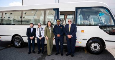 Banreservas dona minibús al Cuerpo de Bomberos del Distrito Nacional