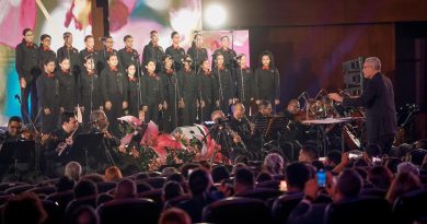 Más de 1,000 personas se unen en devocional musical interreligioso de Pascua organizado por La Iglesia de Jesucristo