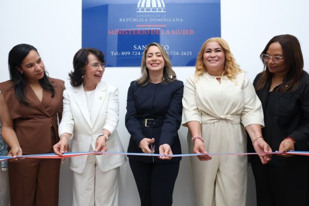 La ministra Gloria Reyes, encabezó junto a autoridades municipales, legislativas y representantes institucionales el acto de inauguración.