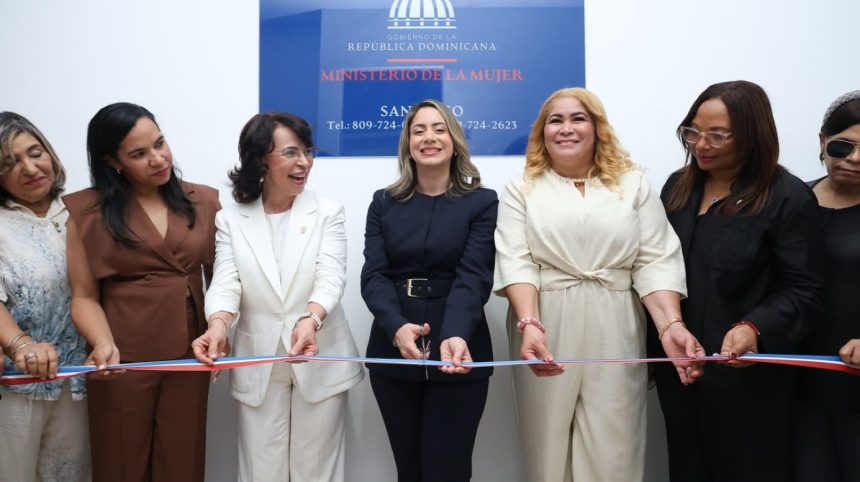 La ministra Gloria Reyes, encabezó junto a autoridades municipales, legislativas y representantes institucionales el acto de inauguración.